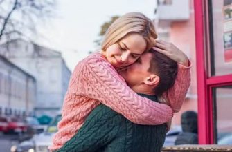 Женщина привлекает мужчину